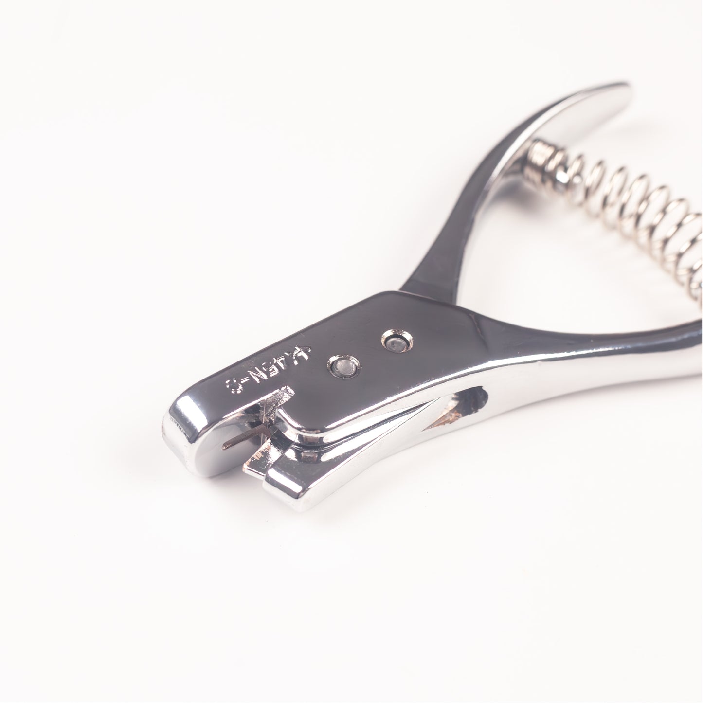 Stainless Steel Pattern Notcher Pro – 1/4″ × 1/16″ Seam & Dart Marker