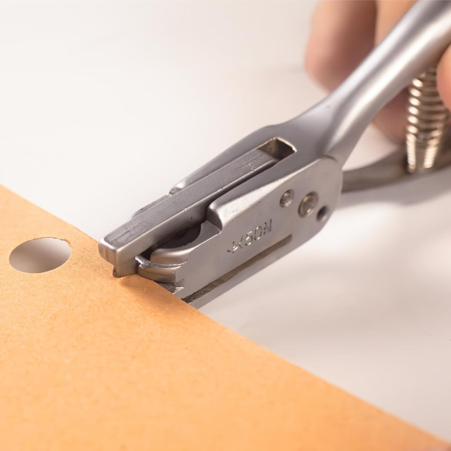 UK Pattern Notcher 1/4 x 1/16inch, 13.5mm Circular Holes Cutting, Stainless Steel